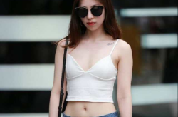 小姐姐穿性感蕾丝内衣,性感内衣演绎独特魅力