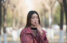 小姐姐蹭烧烤,一场美食与友情的邂逅